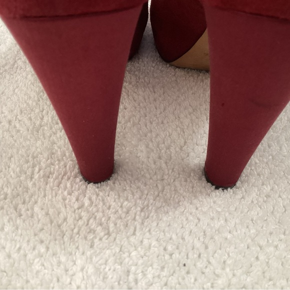 Kate Spade NY Georgia Ruby Red Suede Peep Toe Heels Size 7.5 B - Picture 6 of 10
